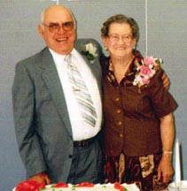 Cecil and Faye
            Wollard, Oct 1998, 60th wedding anniversary.