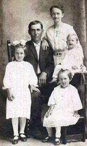 Hiram and Alma Henson and family, 1918.