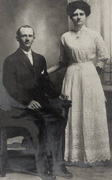 Joseph and Leta (King) Bysor, wedding picture, 1911.