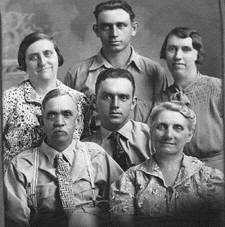 Weaver Wollard
            family, circa 1940.